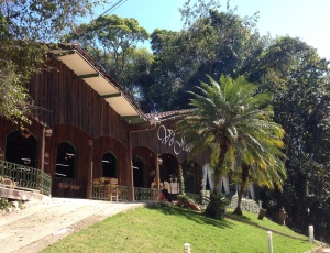 O restaurante em meio ao verde